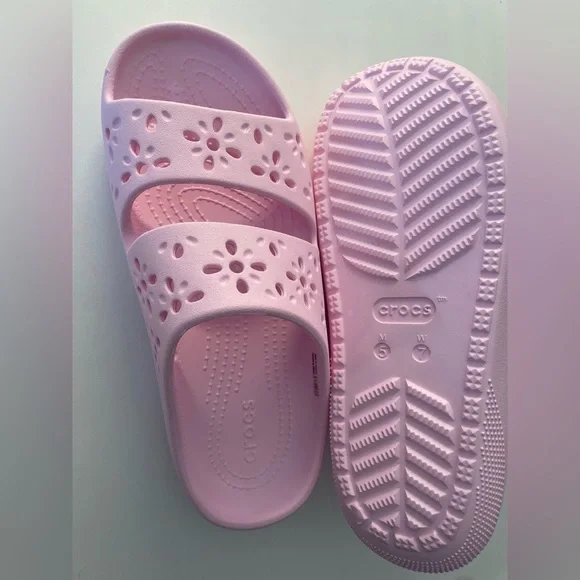 Crocs/NWT Classic Floral Cutout Sandal Sz 7W - Picture 5 of 6